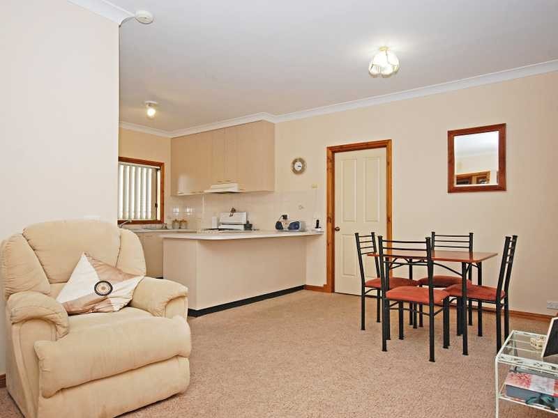 2/1 Nathan Place, Kooringal NSW 2650