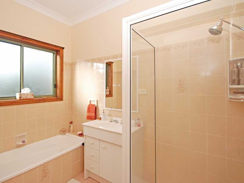 2/1 Nathan Place, Kooringal NSW 2650