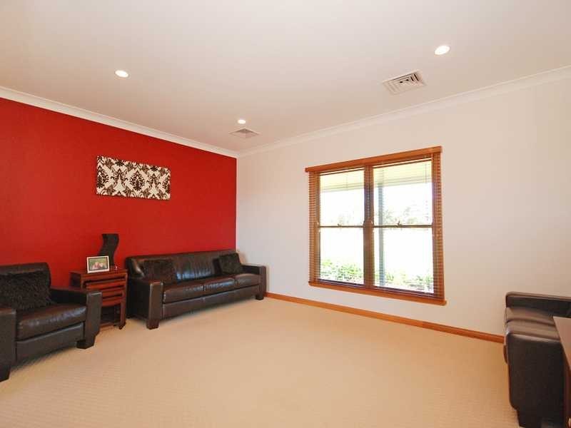 91 Mitchell Road, Lake Albert NSW 2650