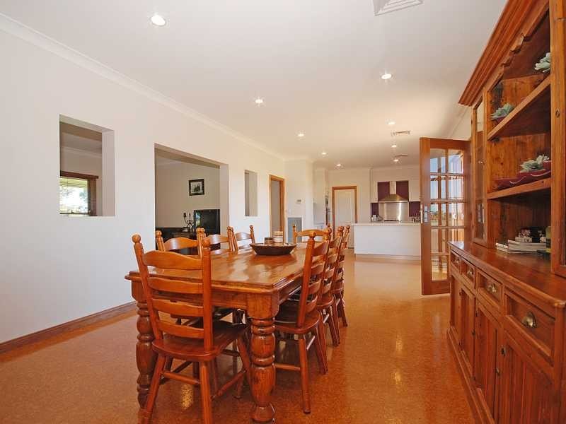 91 Mitchell Road, Lake Albert NSW 2650