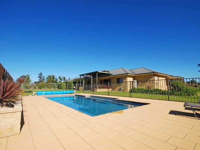 91 Mitchell Road, Lake Albert NSW 2650
