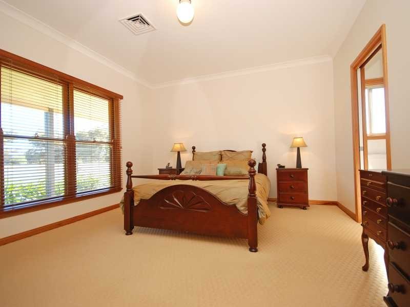 91 Mitchell Road, Lake Albert NSW 2650