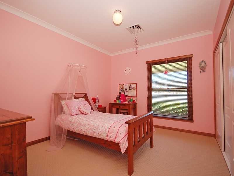 91 Mitchell Road, Lake Albert NSW 2650