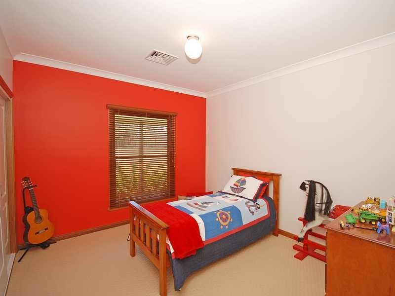 91 Mitchell Road, Lake Albert NSW 2650