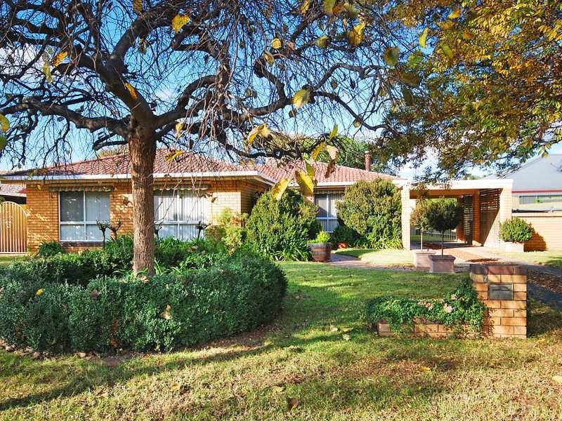 7 King Street, Lake Albert NSW 2650