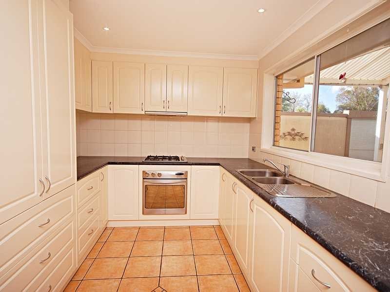 7 King Street, Lake Albert NSW 2650