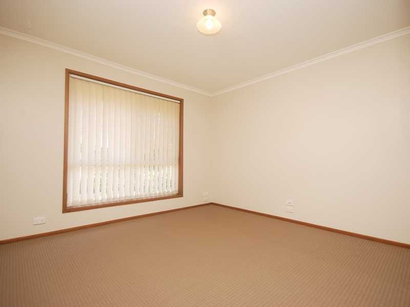 7 King Street, Lake Albert NSW 2650