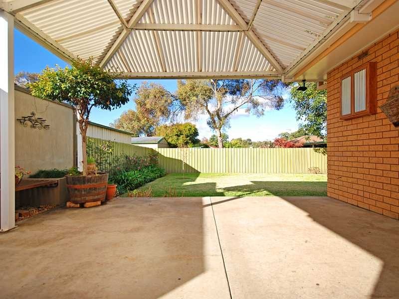 7 King Street, Lake Albert NSW 2650