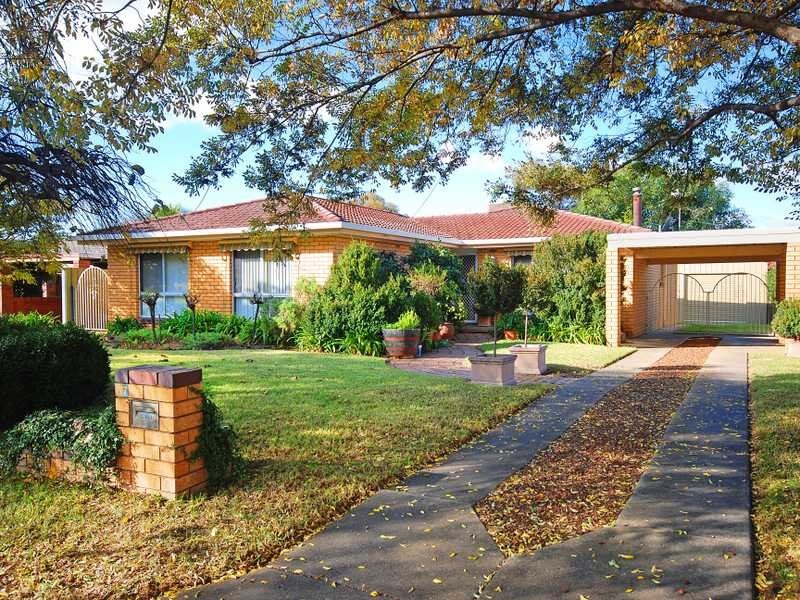 7 King Street, Lake Albert NSW 2650