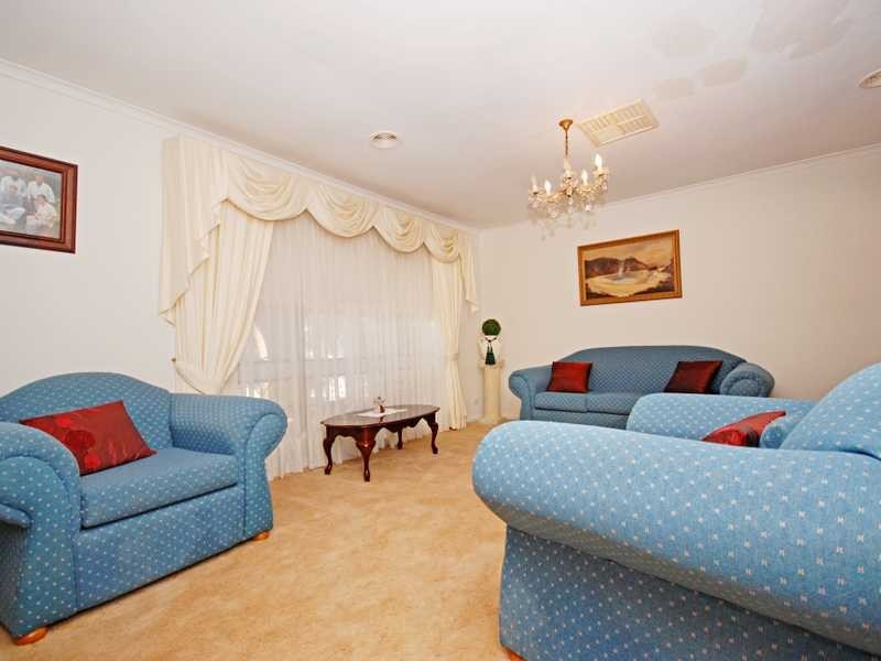 22 Oleander Crescent, Lake Albert NSW 2650