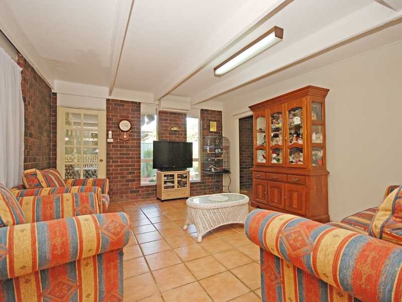 22 Oleander Crescent, Lake Albert NSW 2650