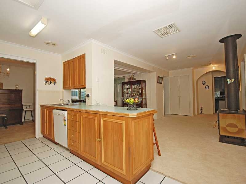 22 Oleander Crescent, Lake Albert NSW 2650