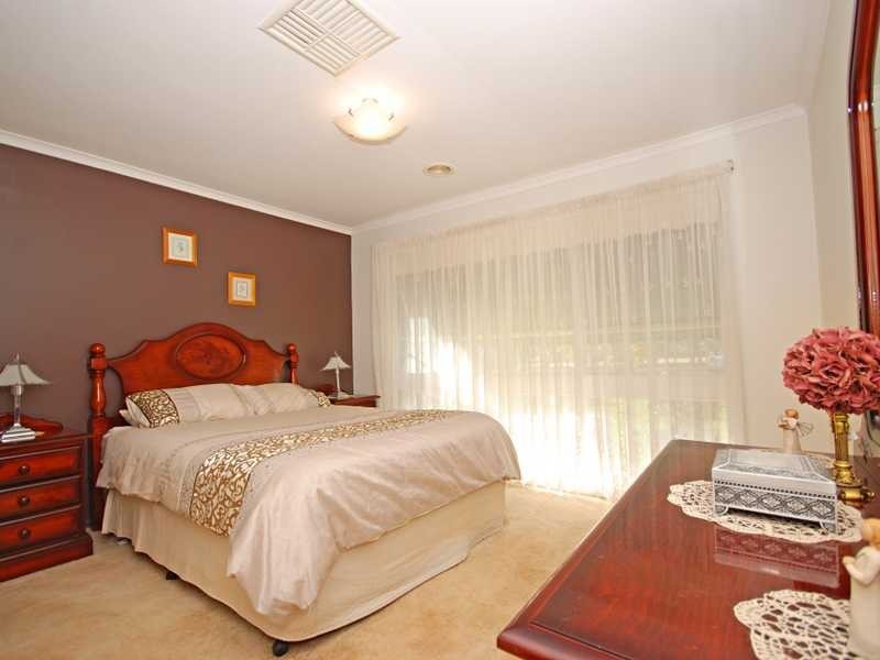 22 Oleander Crescent, Lake Albert NSW 2650