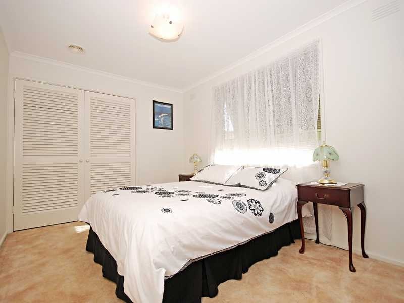 22 Oleander Crescent, Lake Albert NSW 2650