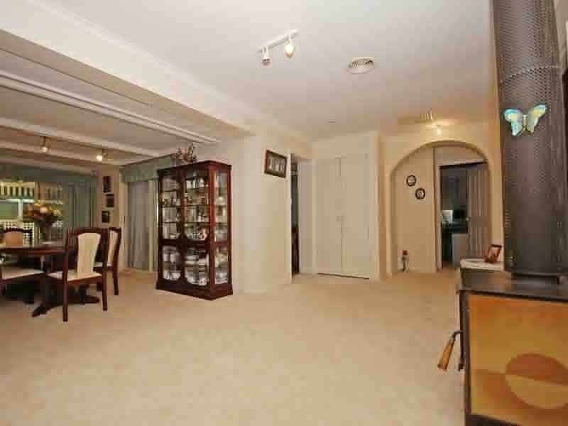 22 Oleander Crescent, Lake Albert NSW 2650
