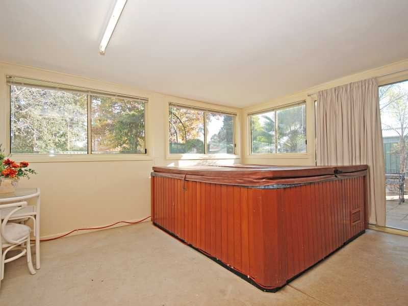 22 Oleander Crescent, Lake Albert NSW 2650