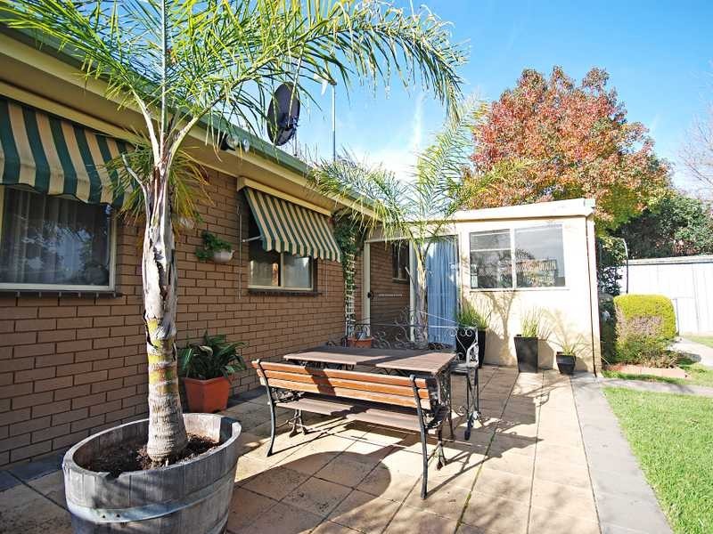 22 Oleander Crescent, Lake Albert NSW 2650