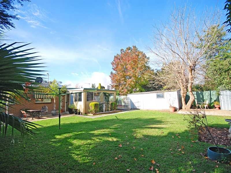 22 Oleander Crescent, Lake Albert NSW 2650