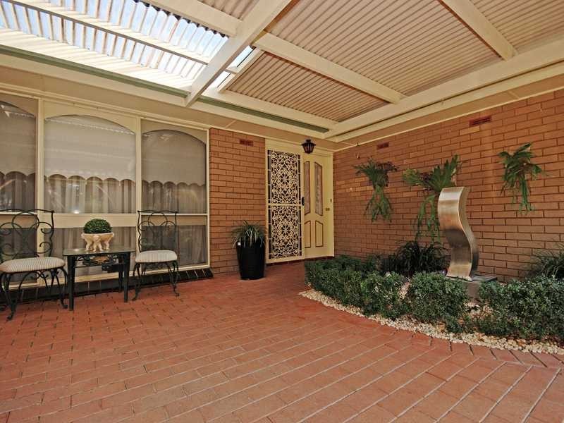 22 Oleander Crescent, Lake Albert NSW 2650