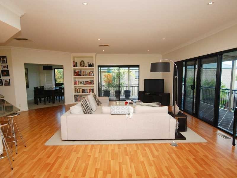 8 Headley Place, Kooringal NSW 2650