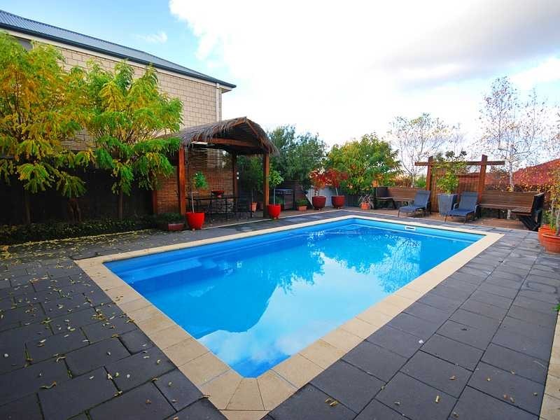 8 Headley Place, Kooringal NSW 2650
