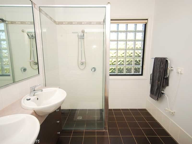 8 Headley Place, Kooringal NSW 2650