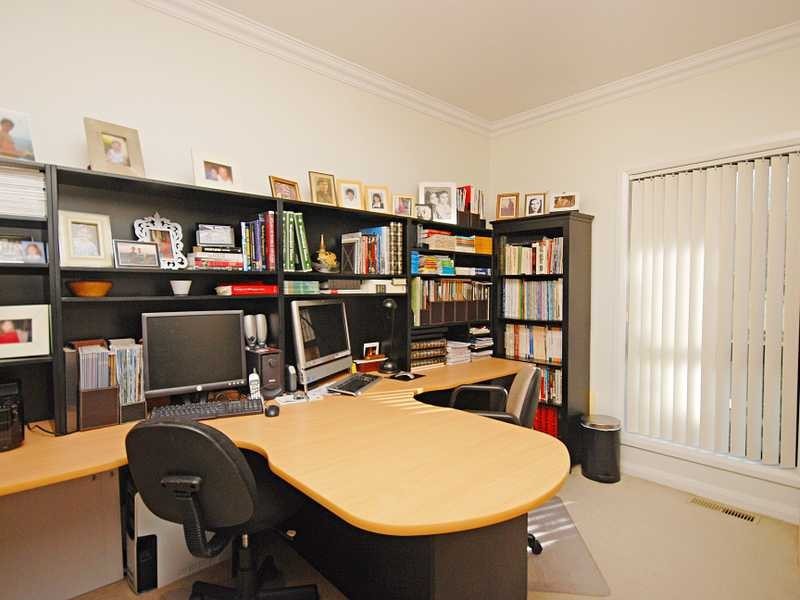 8 Headley Place, Kooringal NSW 2650