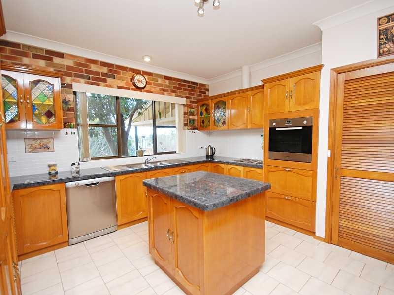 1 Lincoln Avenue, Tolland NSW 2650