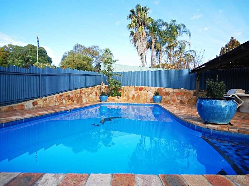 1 Lincoln Avenue, Tolland NSW 2650