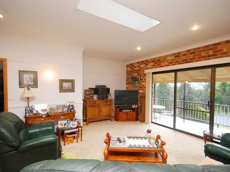 1 Lincoln Avenue, Tolland NSW 2650