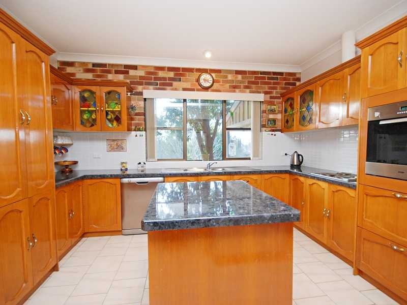 1 Lincoln Avenue, Tolland NSW 2650