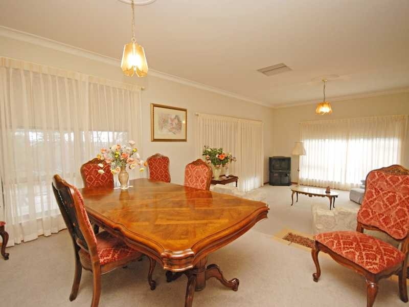 1 Lincoln Avenue, Tolland NSW 2650