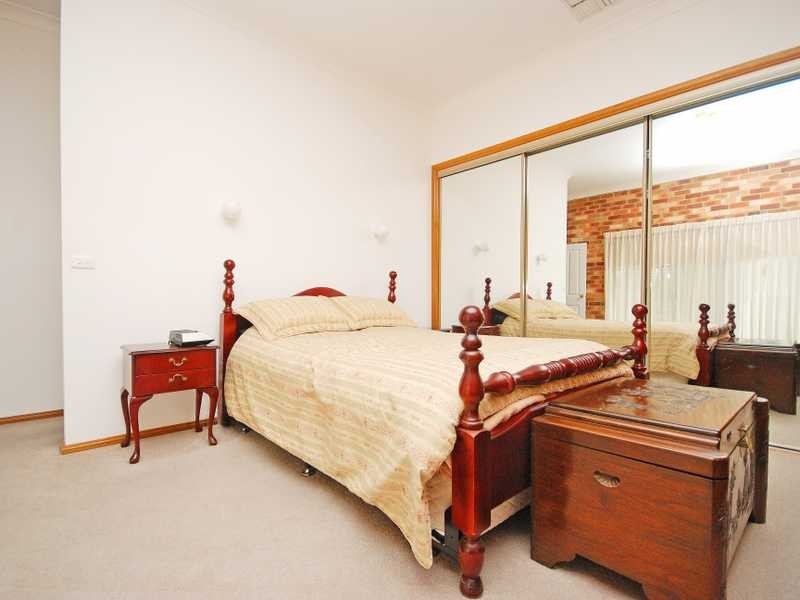 1 Lincoln Avenue, Tolland NSW 2650