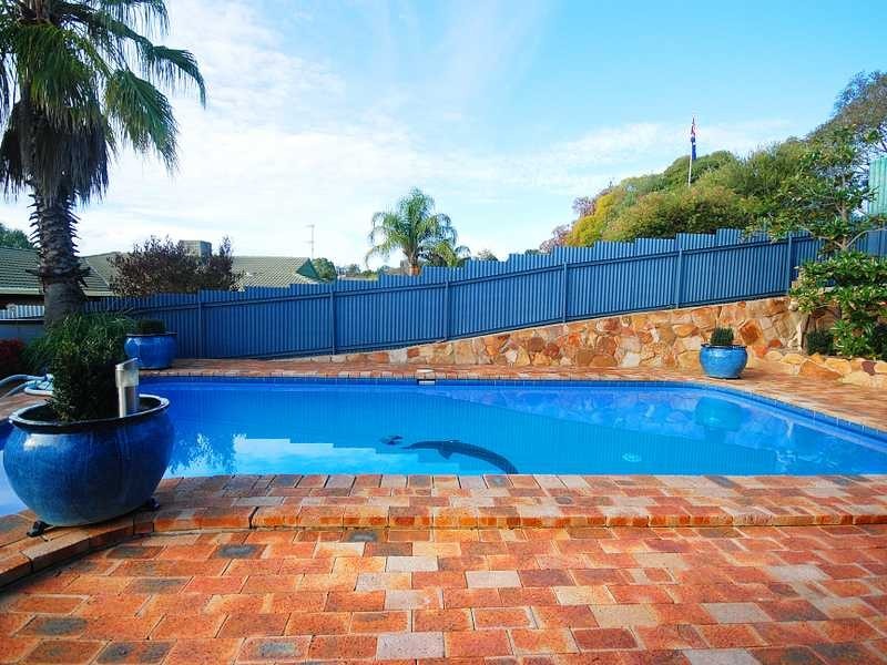 1 Lincoln Avenue, Tolland NSW 2650