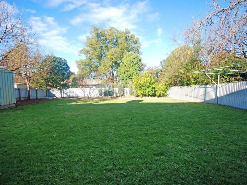 79 Meadow Street, Kooringal NSW 2650