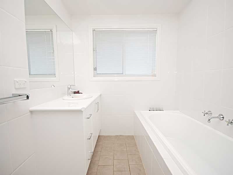 16 Birri Place, Glenfield Park NSW 2650