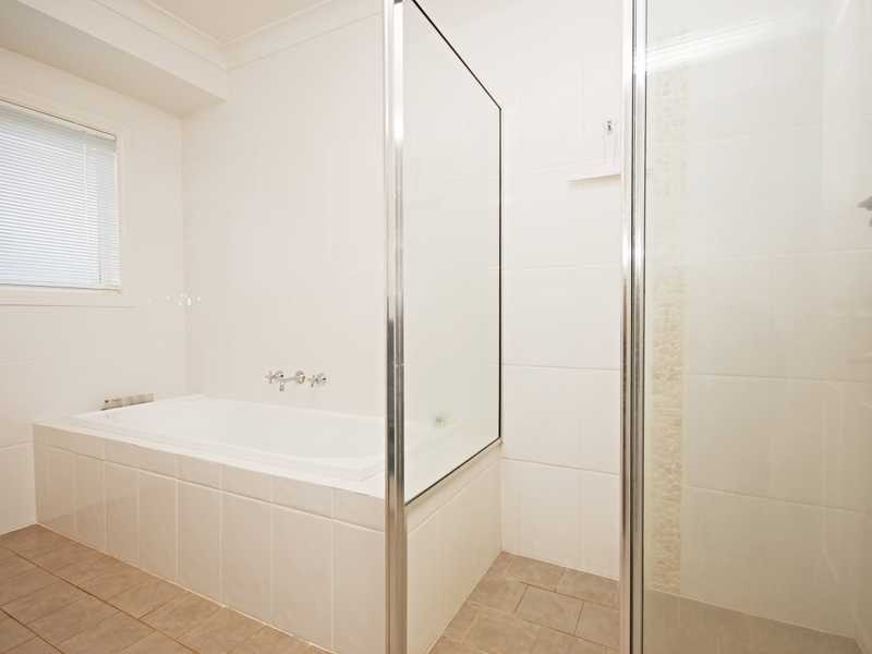 16 Birri Place, Glenfield Park NSW 2650