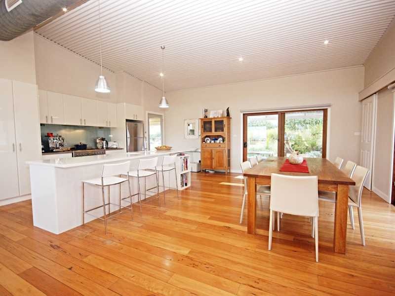 211 Brucedale Drive, Wagga Wagga NSW 2650