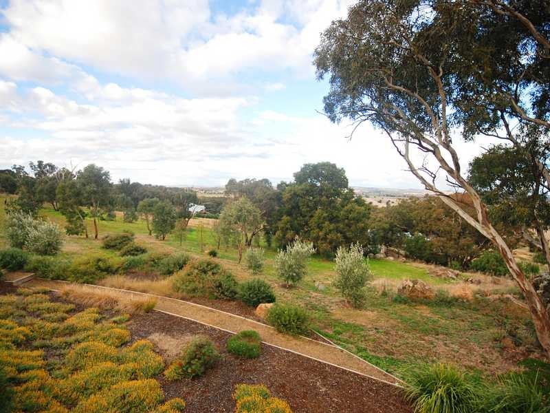 211 Brucedale Drive, Wagga Wagga NSW 2650