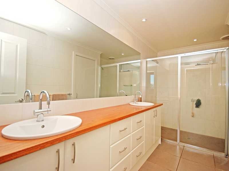 211 Brucedale Drive, Wagga Wagga NSW 2650