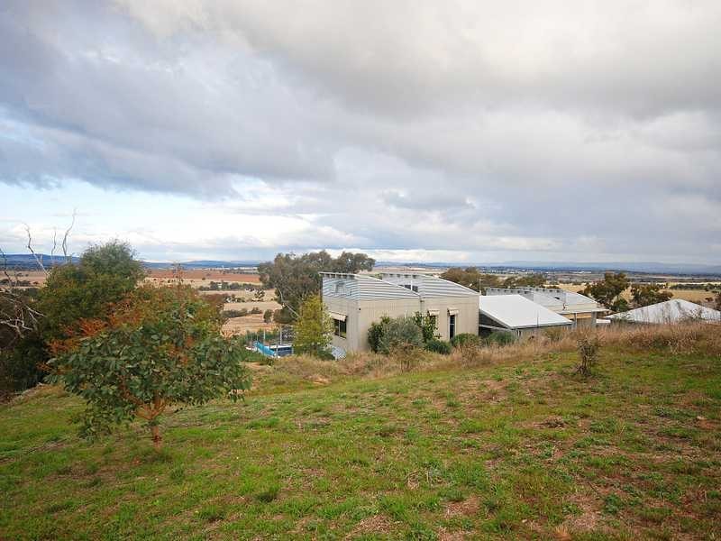 211 Brucedale Drive, Wagga Wagga NSW 2650