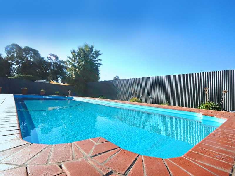 18 Gunyah Place, Glenfield Park NSW 2650