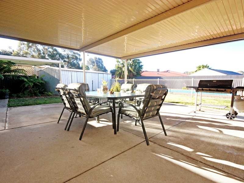 18 Gunyah Place, Glenfield Park NSW 2650