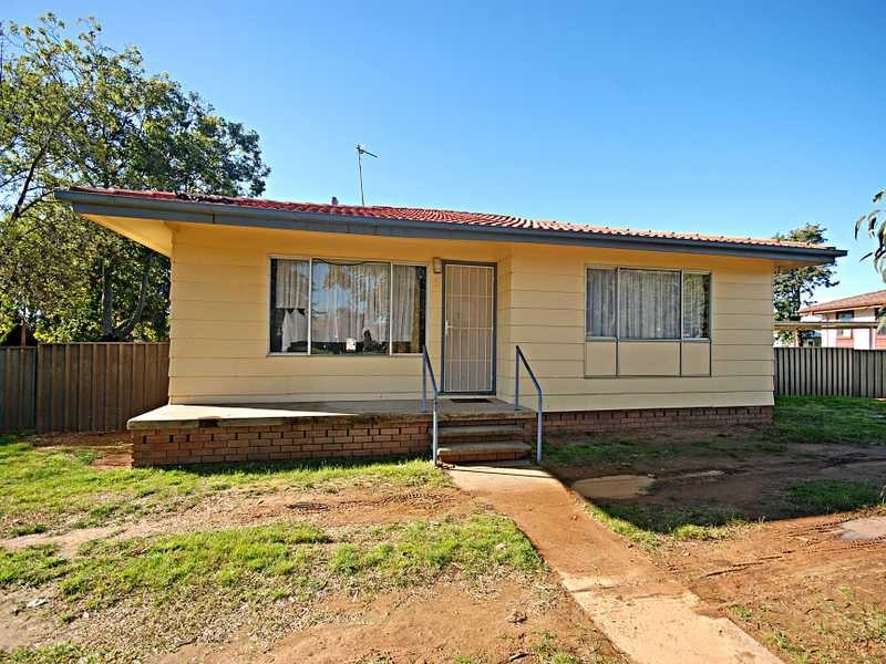 6 Lalor Place, Tolland NSW 2650