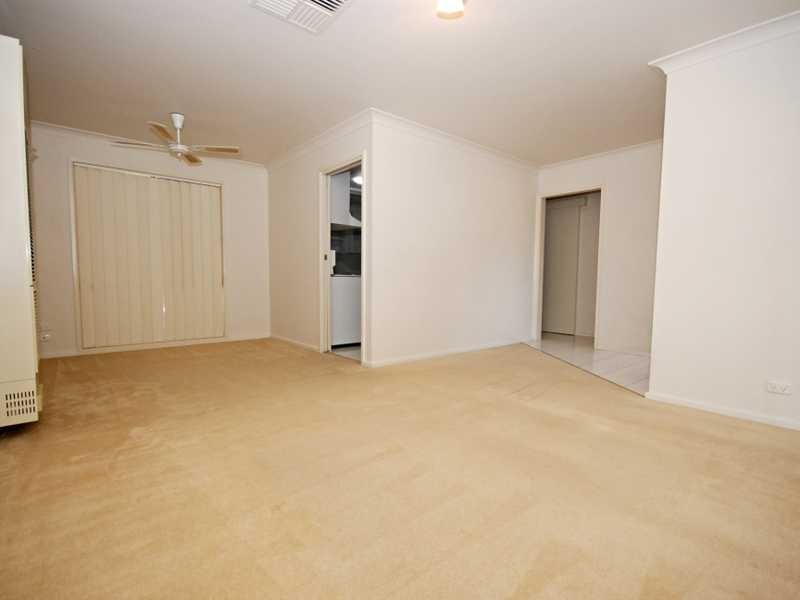 3 Elanora Place, Glenfield Park NSW 2650