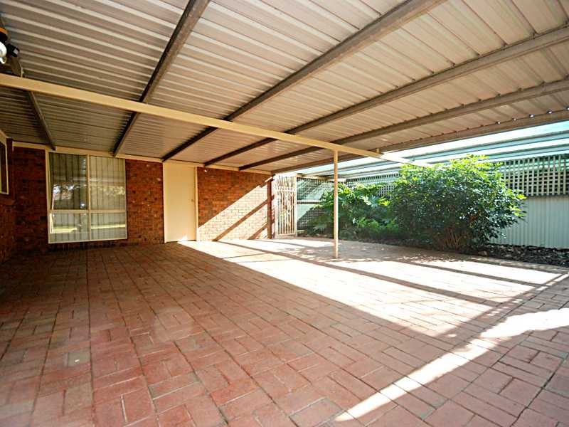 3 Elanora Place, Glenfield Park NSW 2650