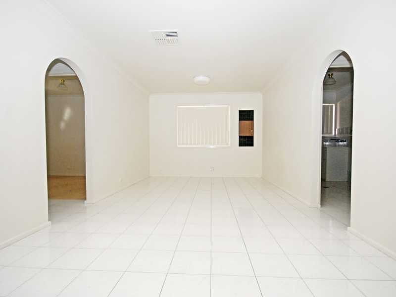 3 Elanora Place, Glenfield Park NSW 2650