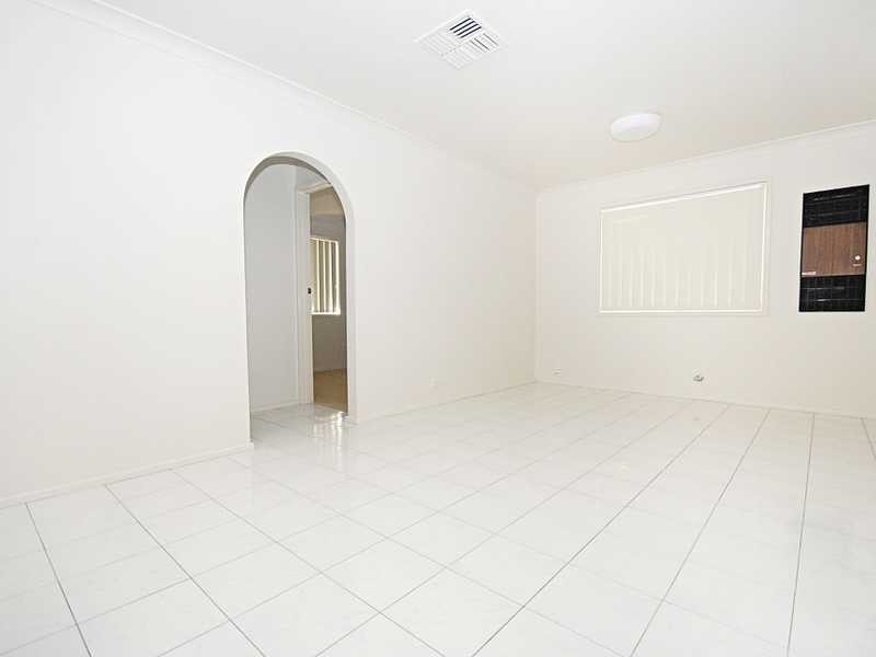 3 Elanora Place, Glenfield Park NSW 2650