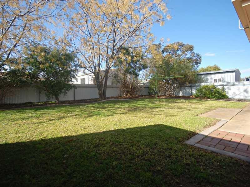 3 Elanora Place, Glenfield Park NSW 2650