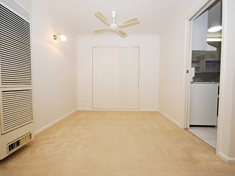 3 Elanora Place, Glenfield Park NSW 2650